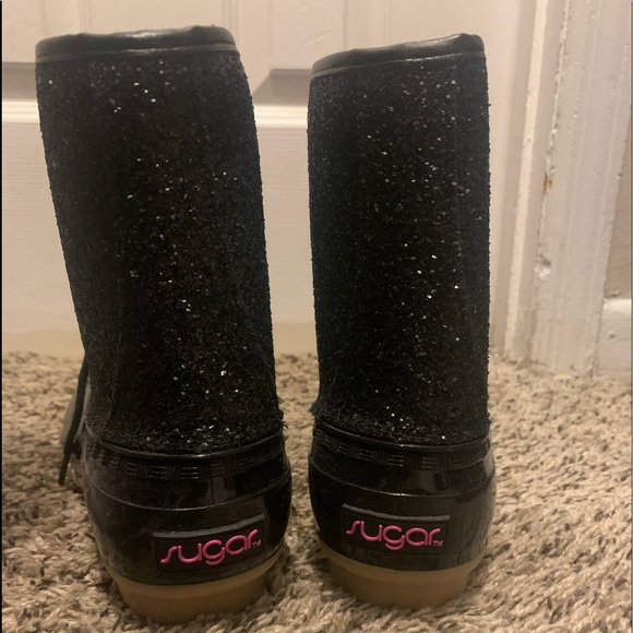 rain boots? - Picture 2 of 5